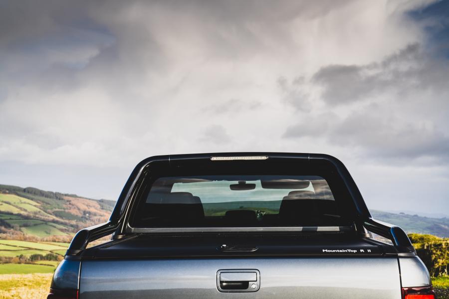 Детали экстерьера Volkswagen Amarok Double Cab Black Edition 2019 года  (UK) (фото 6 из 34)